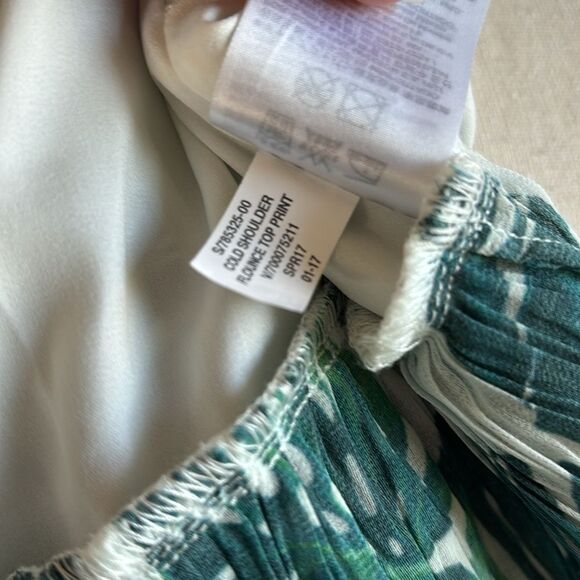 Banana Republic Cold Shoulder Pleated Flounce Top Tropical Palm Leaf Top Sz 4 - Picture 12 of 12